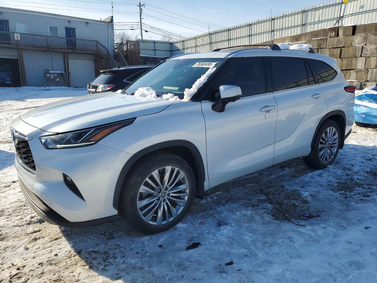 2023 Toyota Highlander L - zdjęcie główne