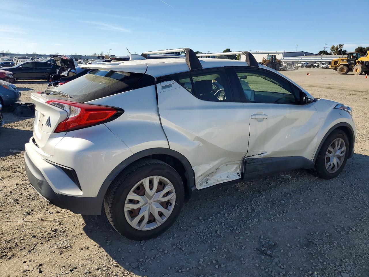 2019 Toyota C-Hr Le - zdjęcie 3