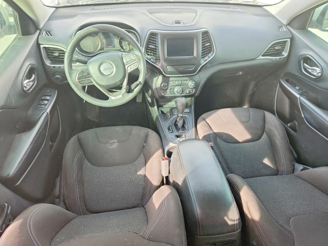 2020 Jeep Cherokee Latitude - zdjęcie 8