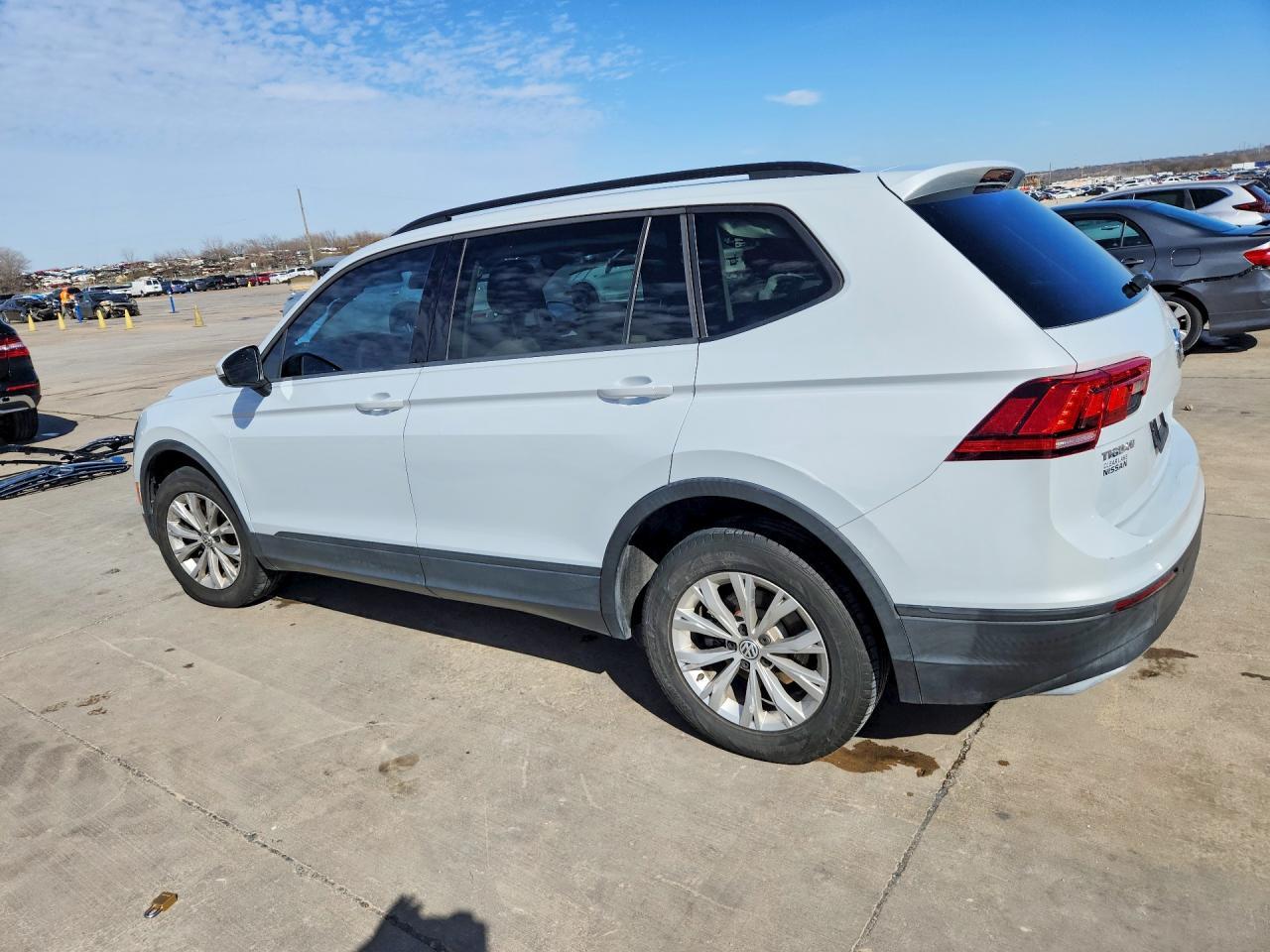 2018 Volkswagen Tiguan S - zdjęcie 2