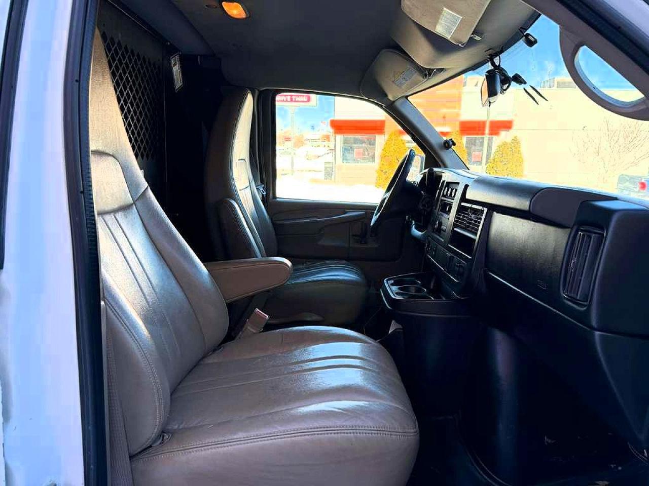 2015 Chevrolet Express G2500 - zdjęcie 7