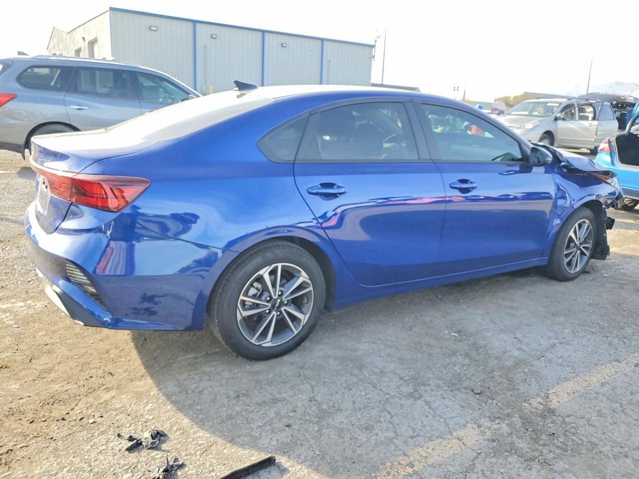 2023 Kia Forte Lxs - zdjęcie 3