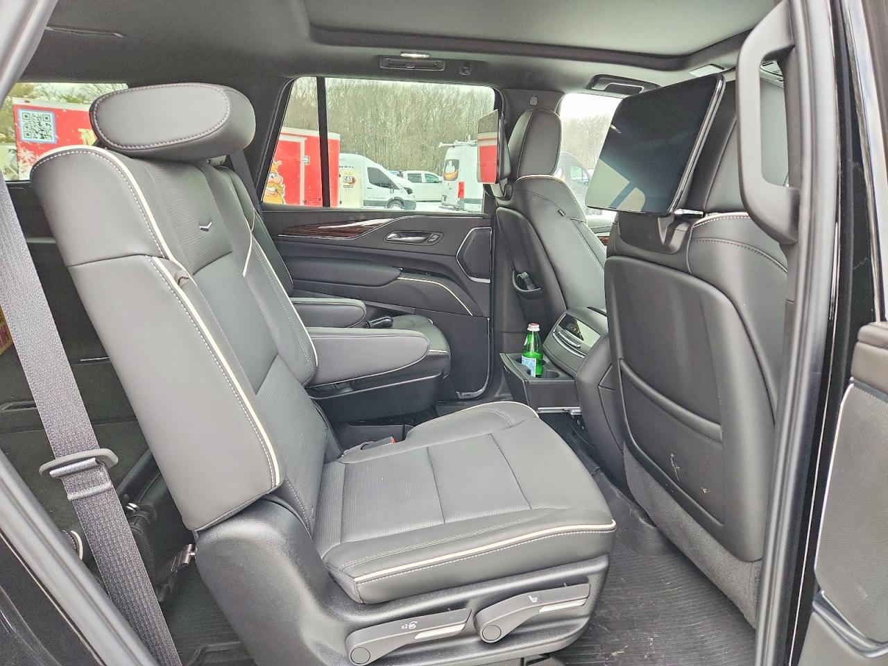 2024 Cadillac Escalade Premium Luxury - zdjęcie 11