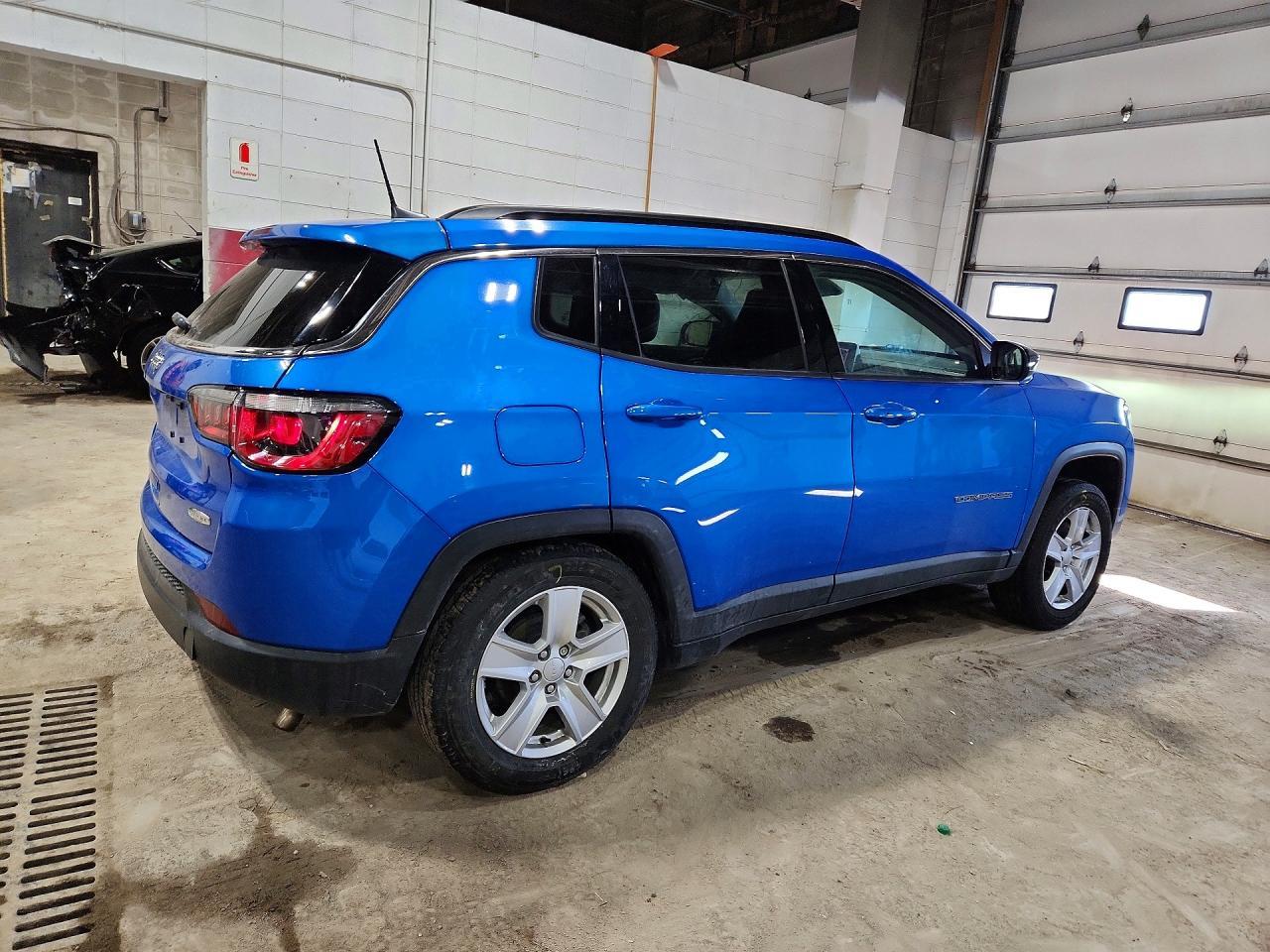 2022 Jeep Compass Latitude - zdjęcie 3