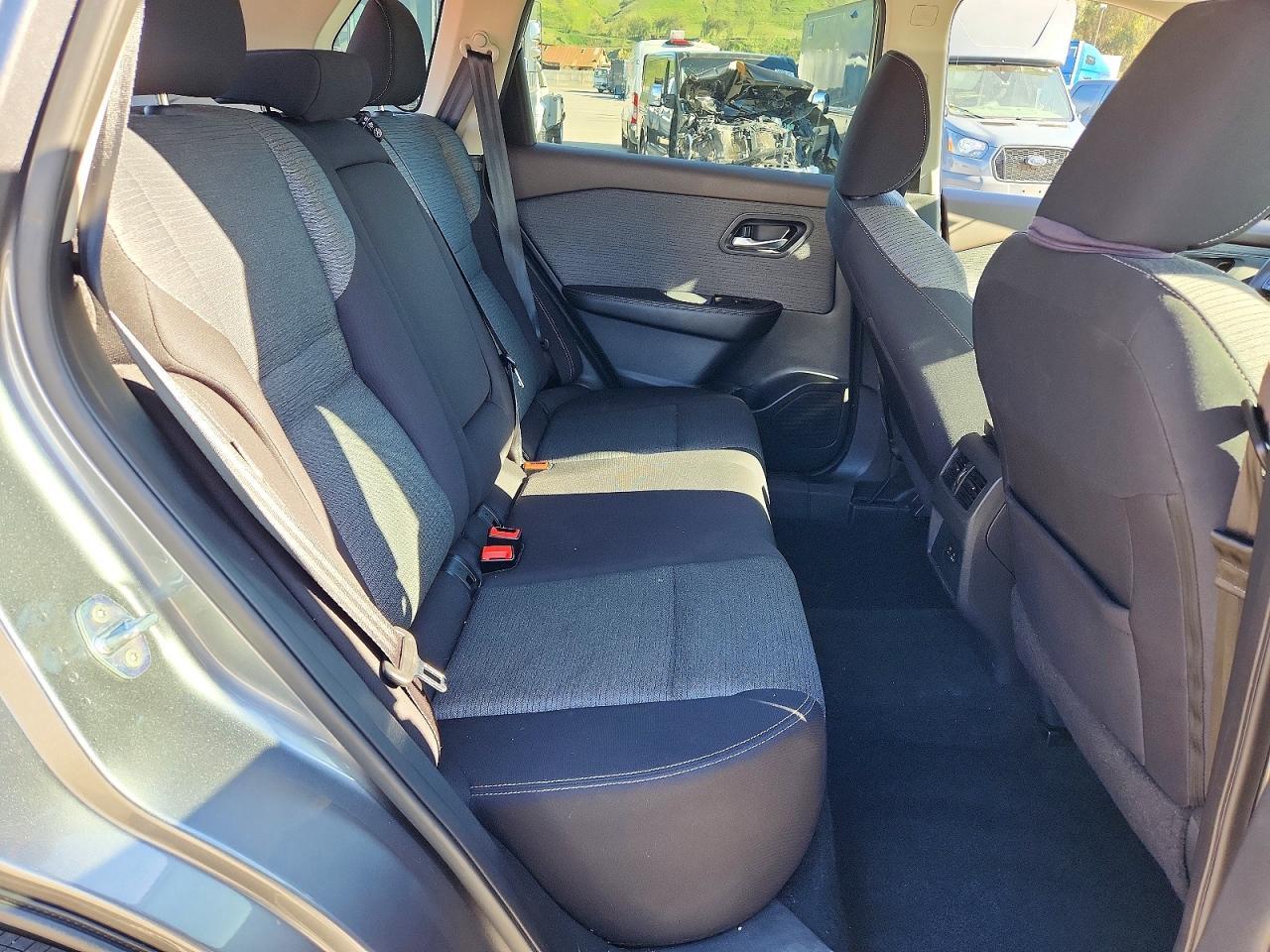 2023 Nissan Rogue Sv - zdjęcie 10