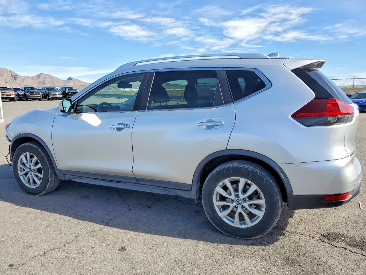 2019 Nissan Rogue Sv - zdjęcie 2