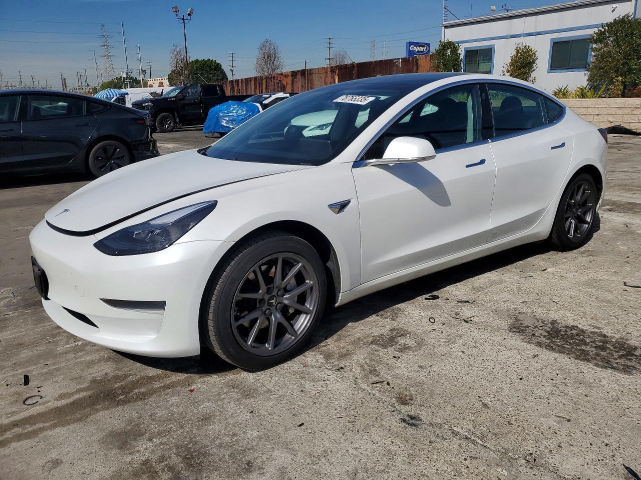 2020 Tesla Model 3 - zdjęcie główne