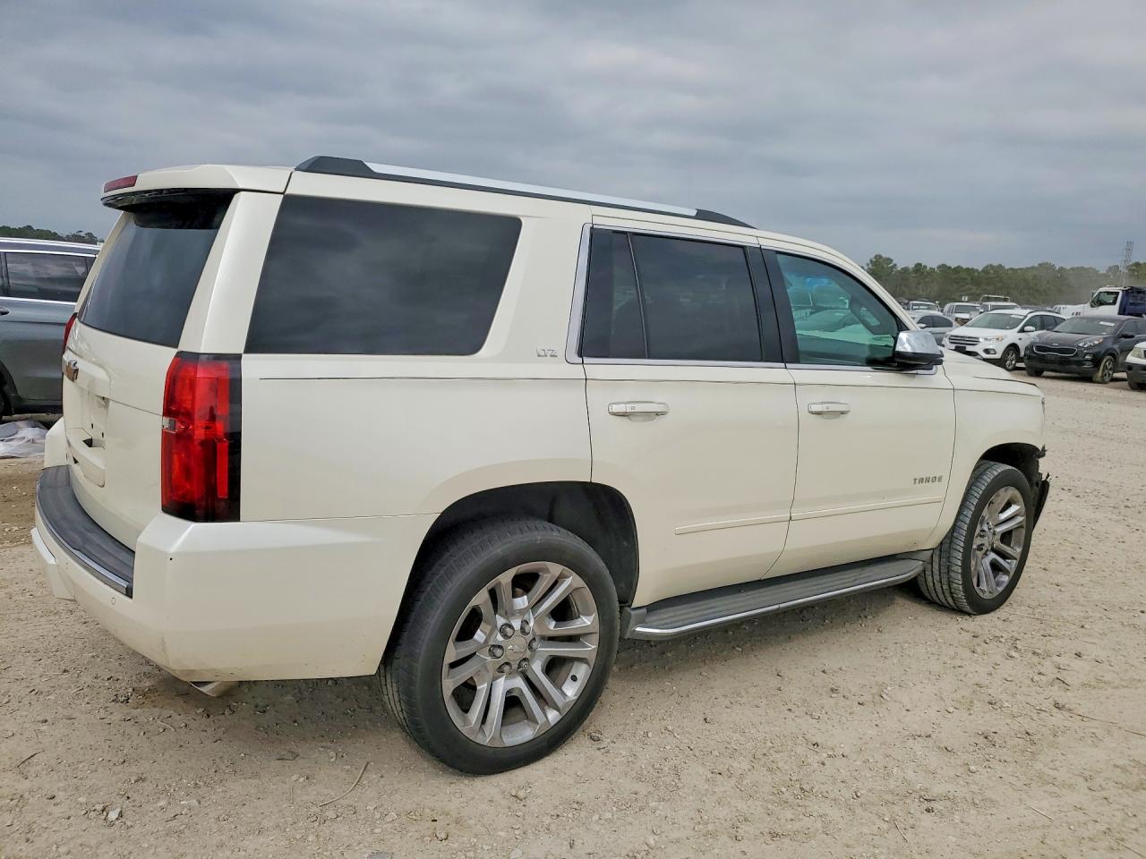 2015 Chevrolet Tahoe C1500 Ltz - zdjęcie 3