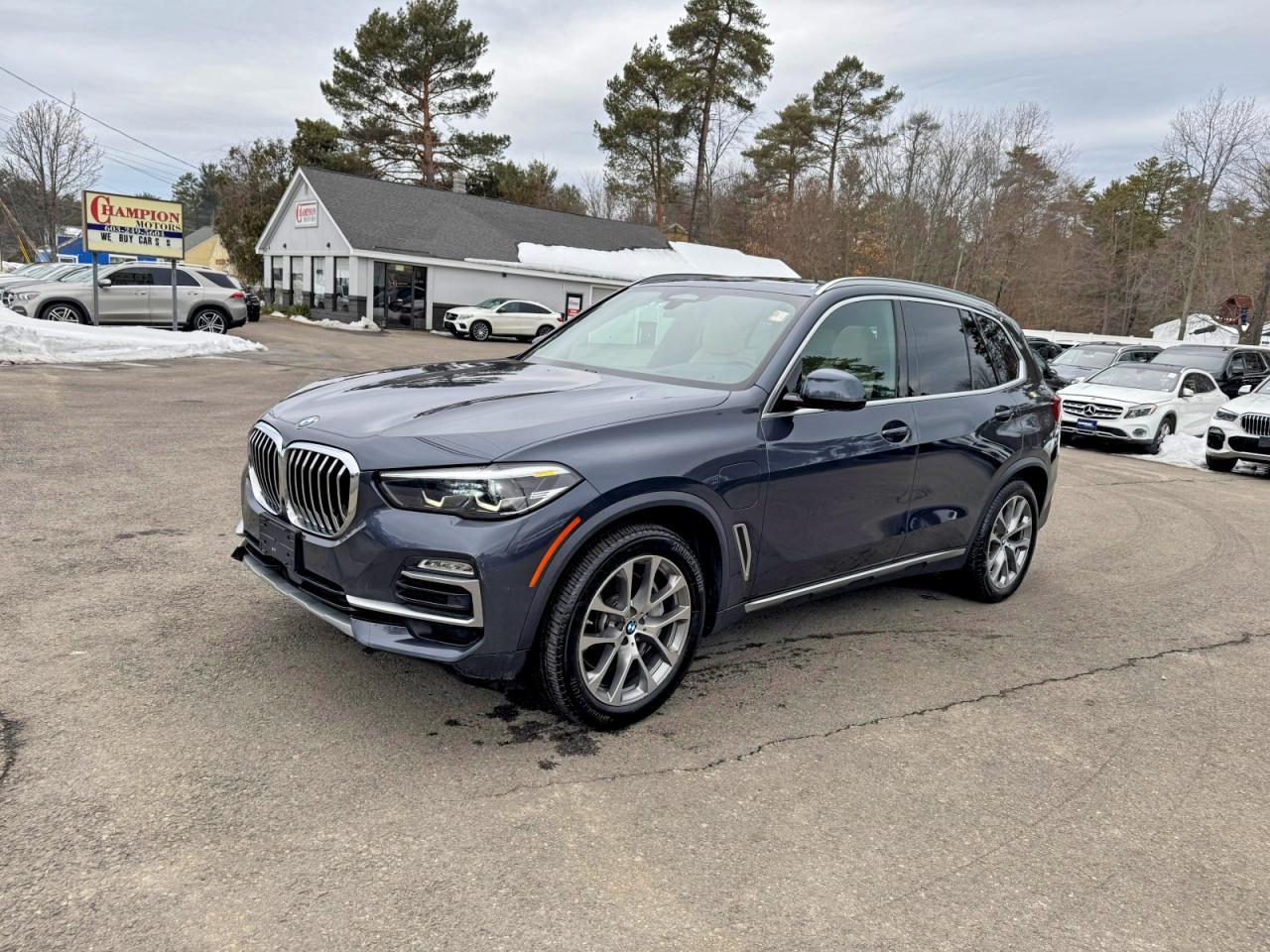 2021 BMW X5 xDrive45E - zdjęcie główne