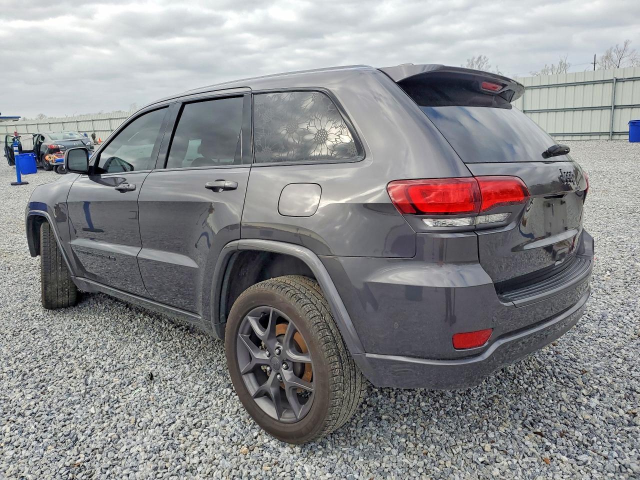 2021 Jeep Cherokee - zdjęcie 2