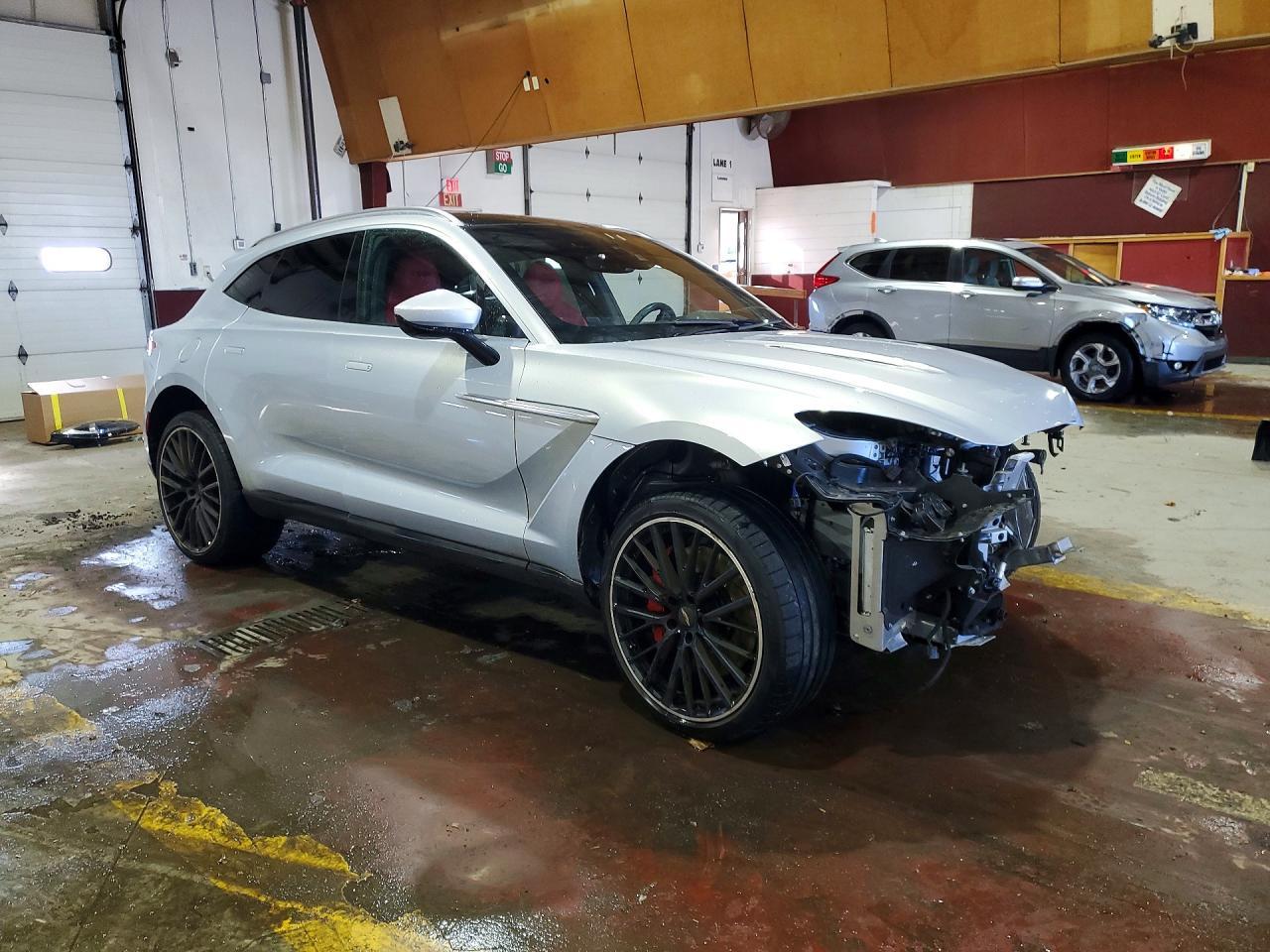 2023 Aston Martin Dbx - zdjęcie 4