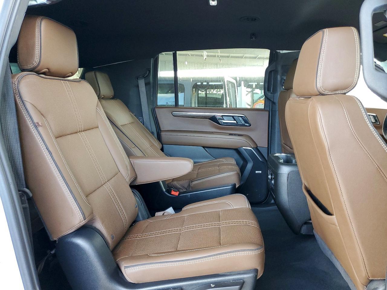 2025 Chevrolet Suburban K1500 High Country - zdjęcie 11