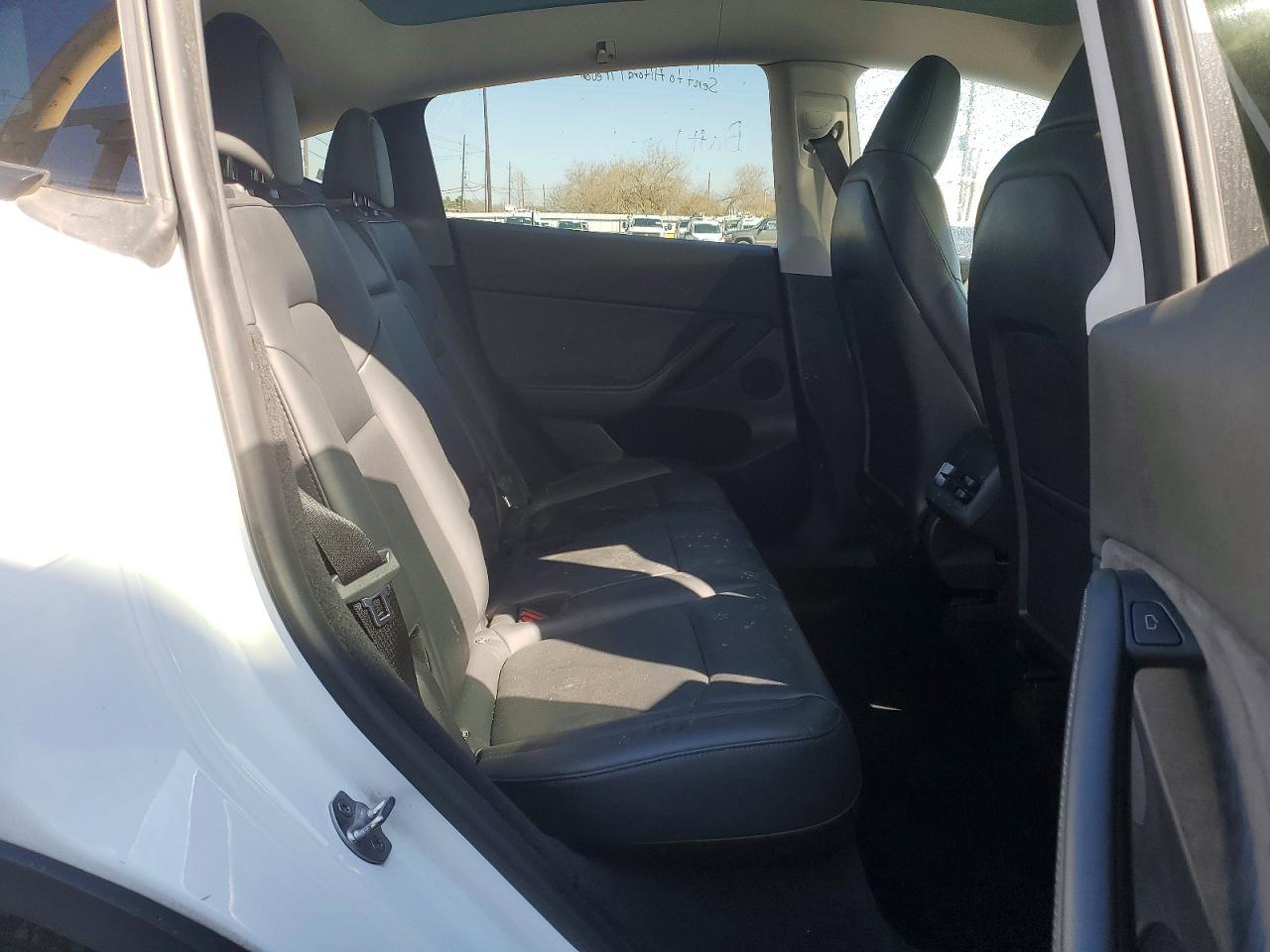 2023 Tesla Model Y - zdjęcie 11