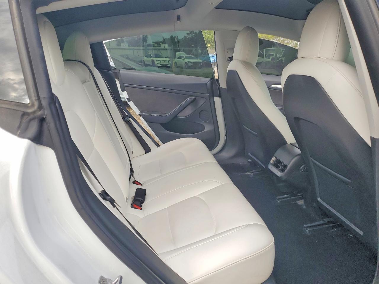 2022 Tesla Model 3 - zdjęcie 10