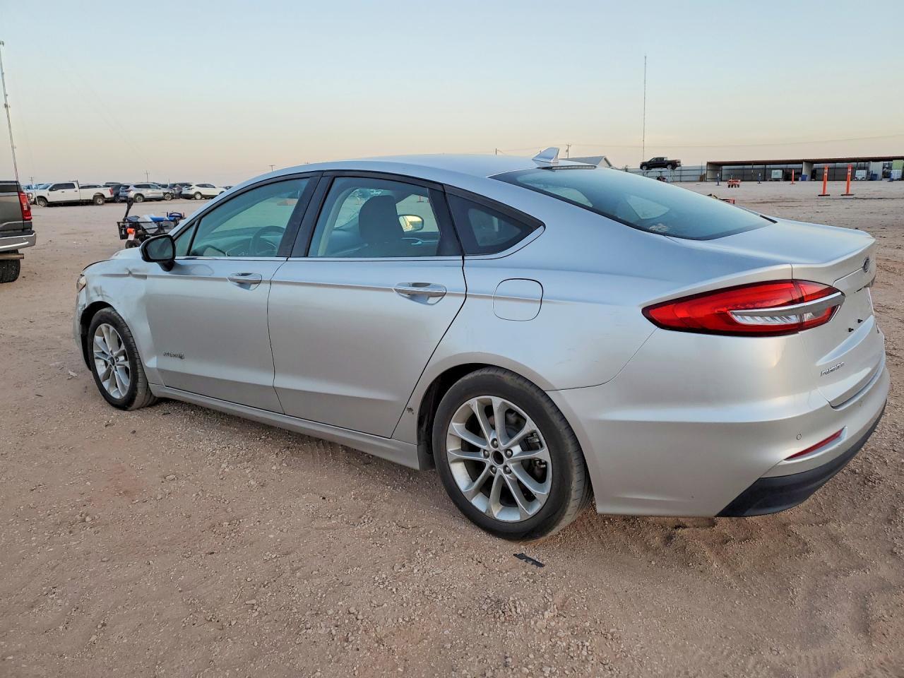 2019 Ford Fusion Se - zdjęcie 2