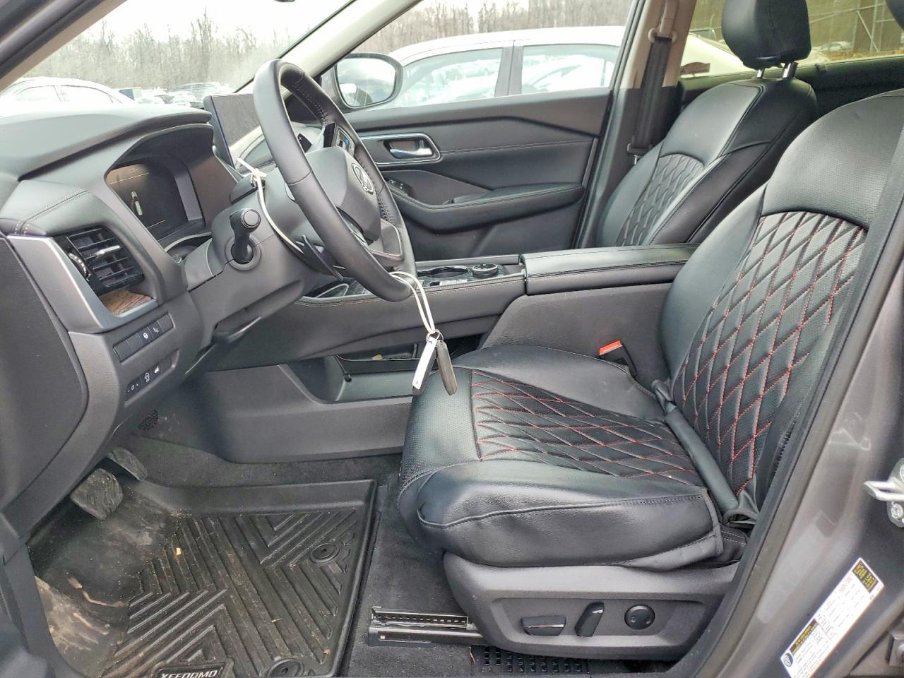 2025 Nissan Rogue Platinum - zdjęcie 7