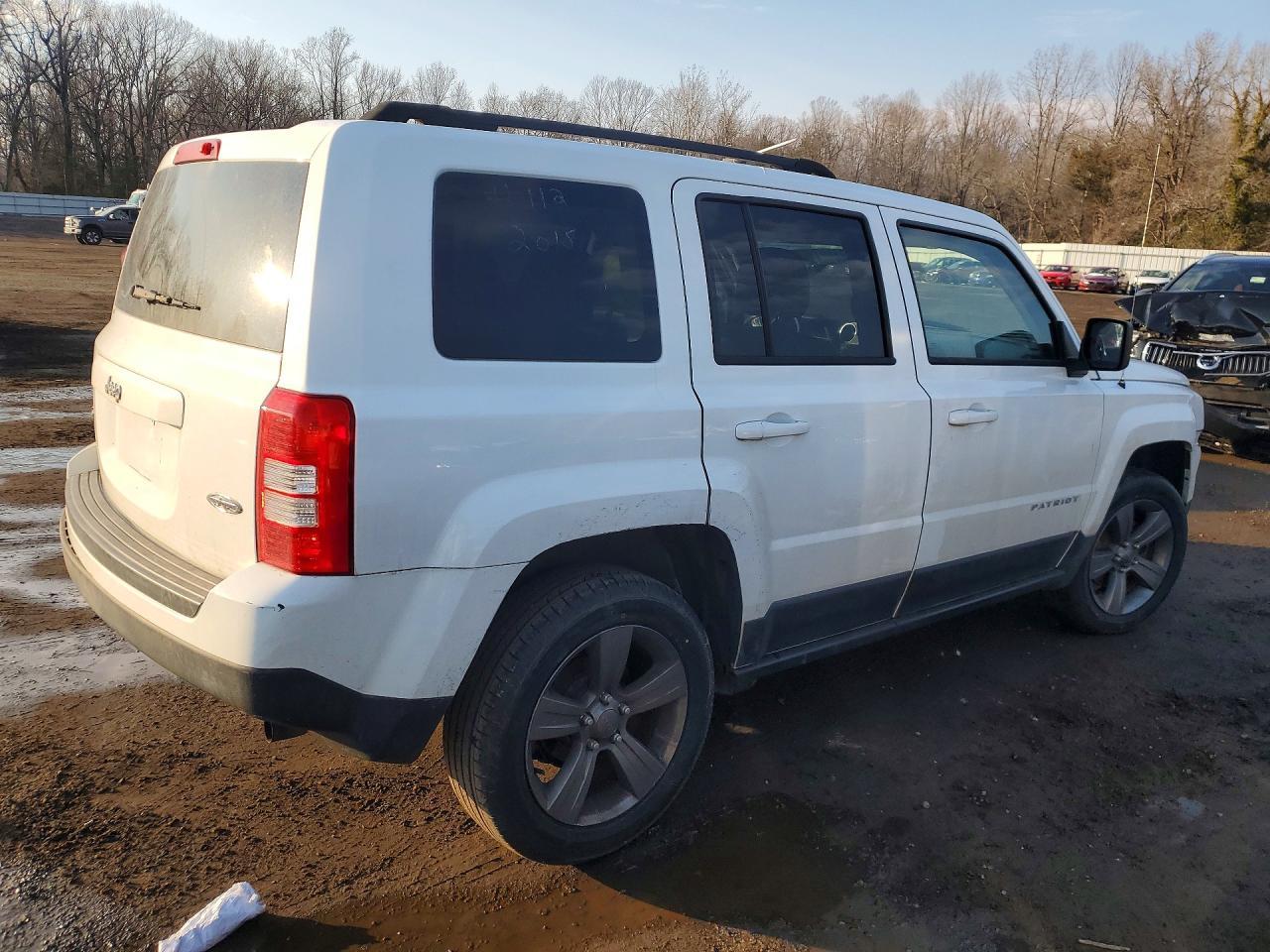2015 Jeep Patriot Latitude - zdjęcie 3
