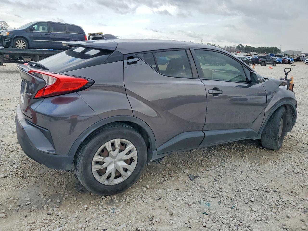 2021 Toyota C-Hr Le - zdjęcie 3