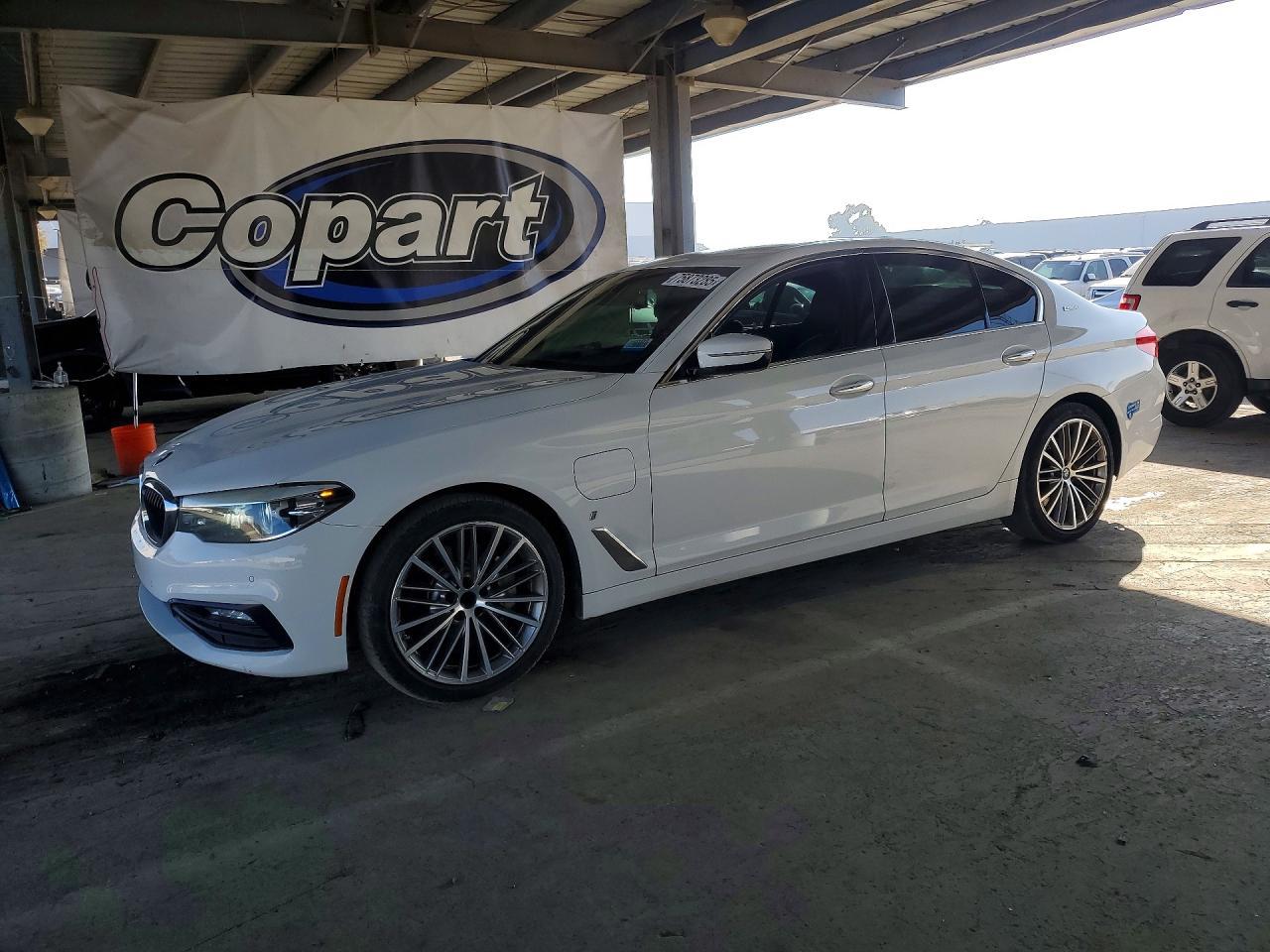 2018 BMW Seria 5 530e - zdjęcie główne
