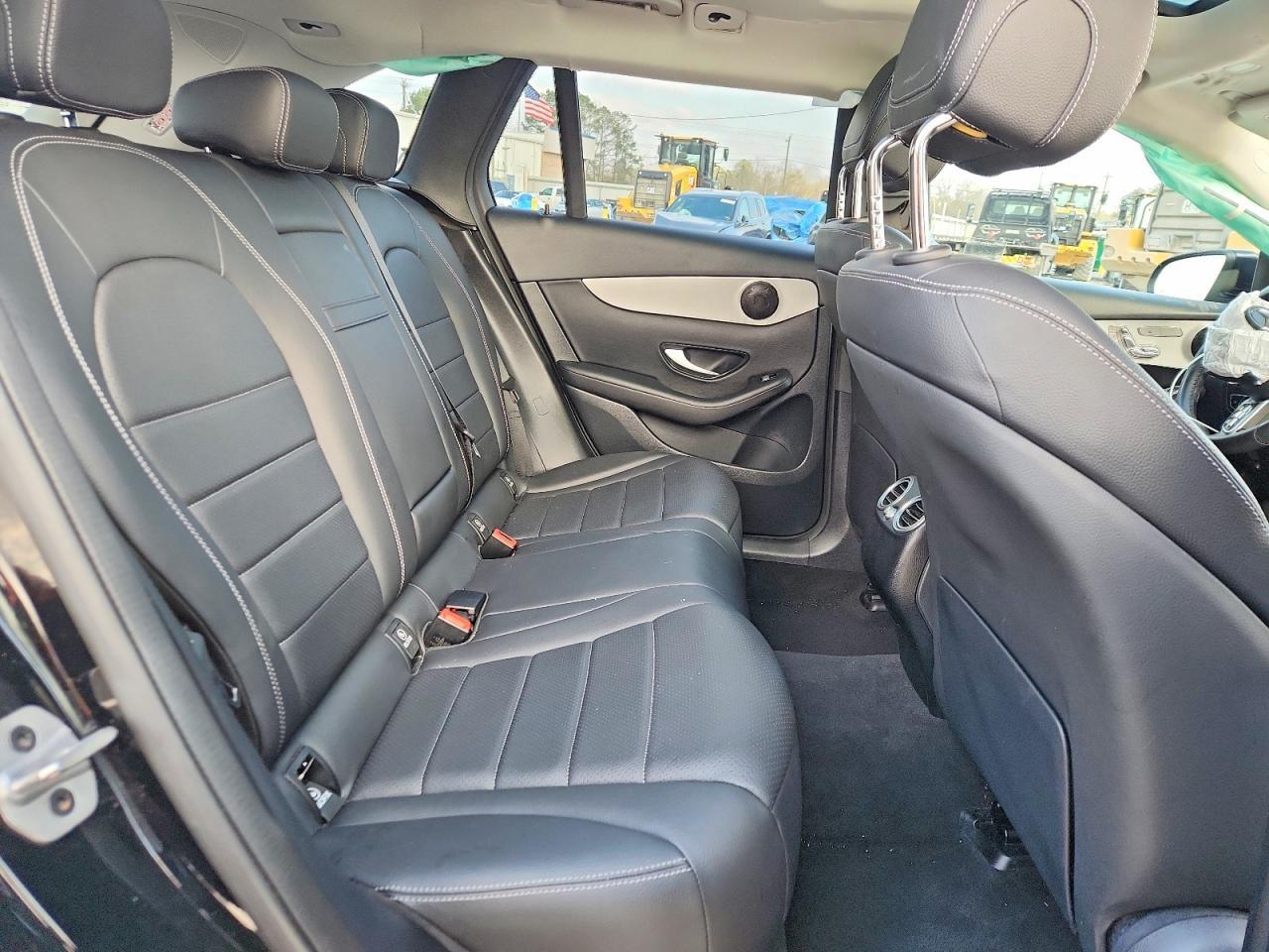 2022 Mercedes-Benz Glc 300 - zdjęcie 11