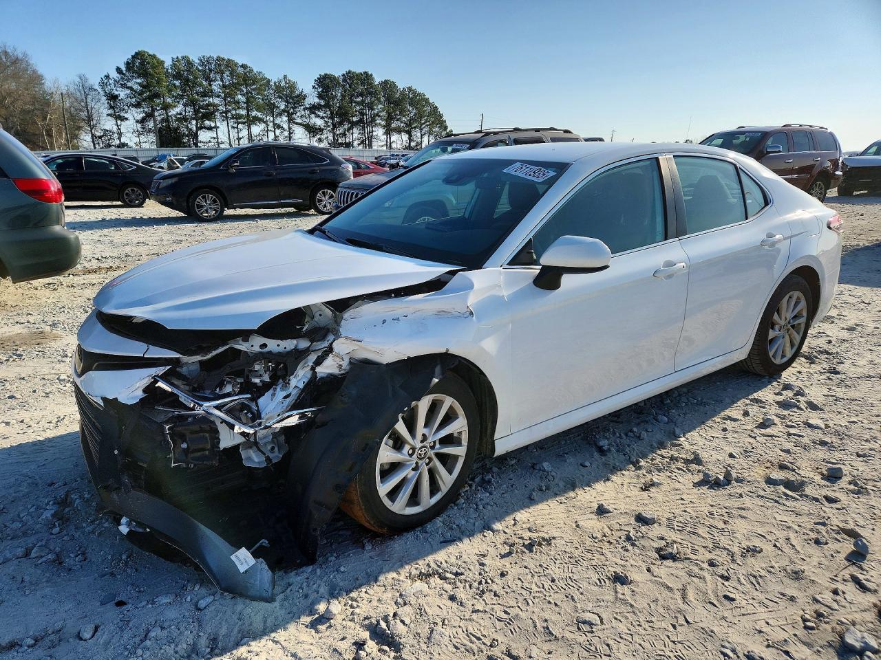 2022 Toyota Camry Le - zdjęcie główne