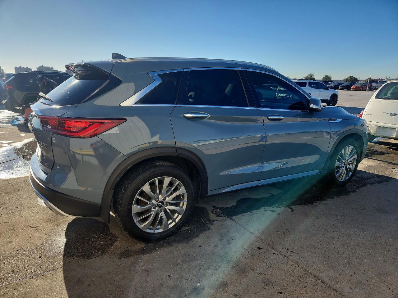 2023 Infiniti Qx50 Luxe - zdjęcie 3