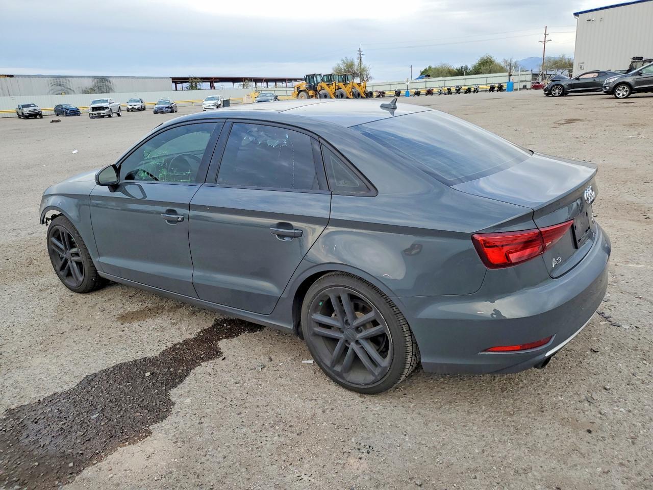 Audi A3 - zdjęcie 2