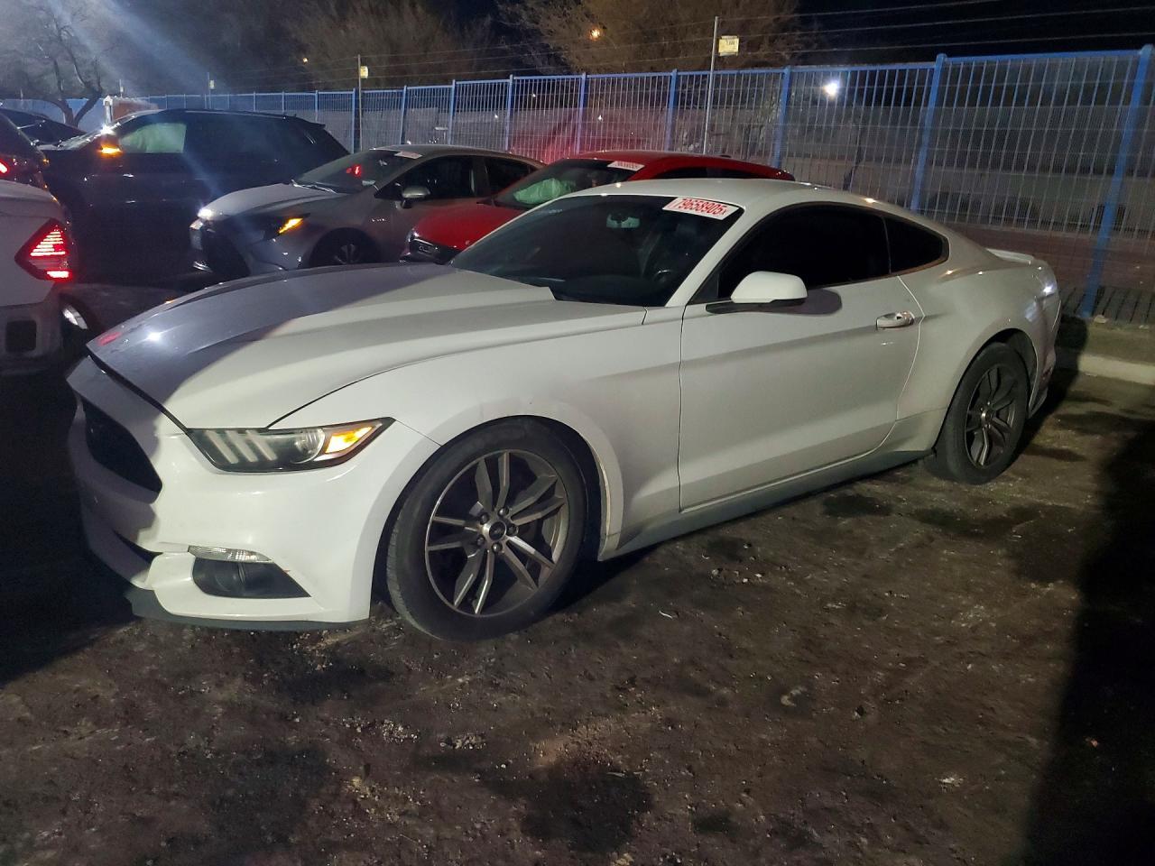 2016 Ford Mustang - zdjęcie główne