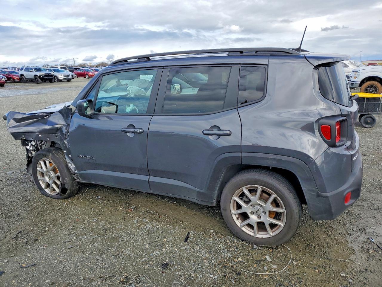 2022 Jeep Renegade Latitude - zdjęcie 2