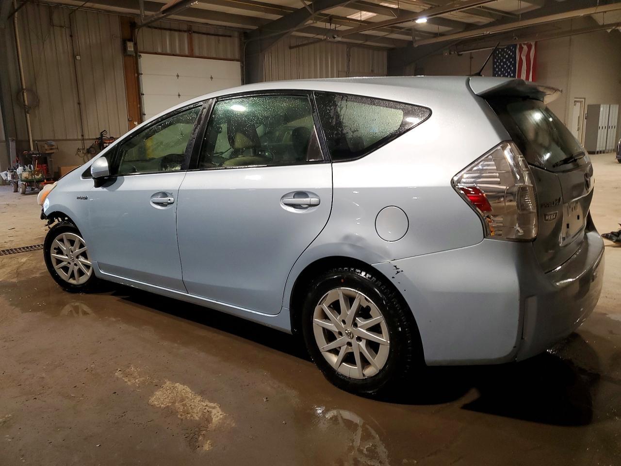 2013 Toyota Prius V Three - zdjęcie 2