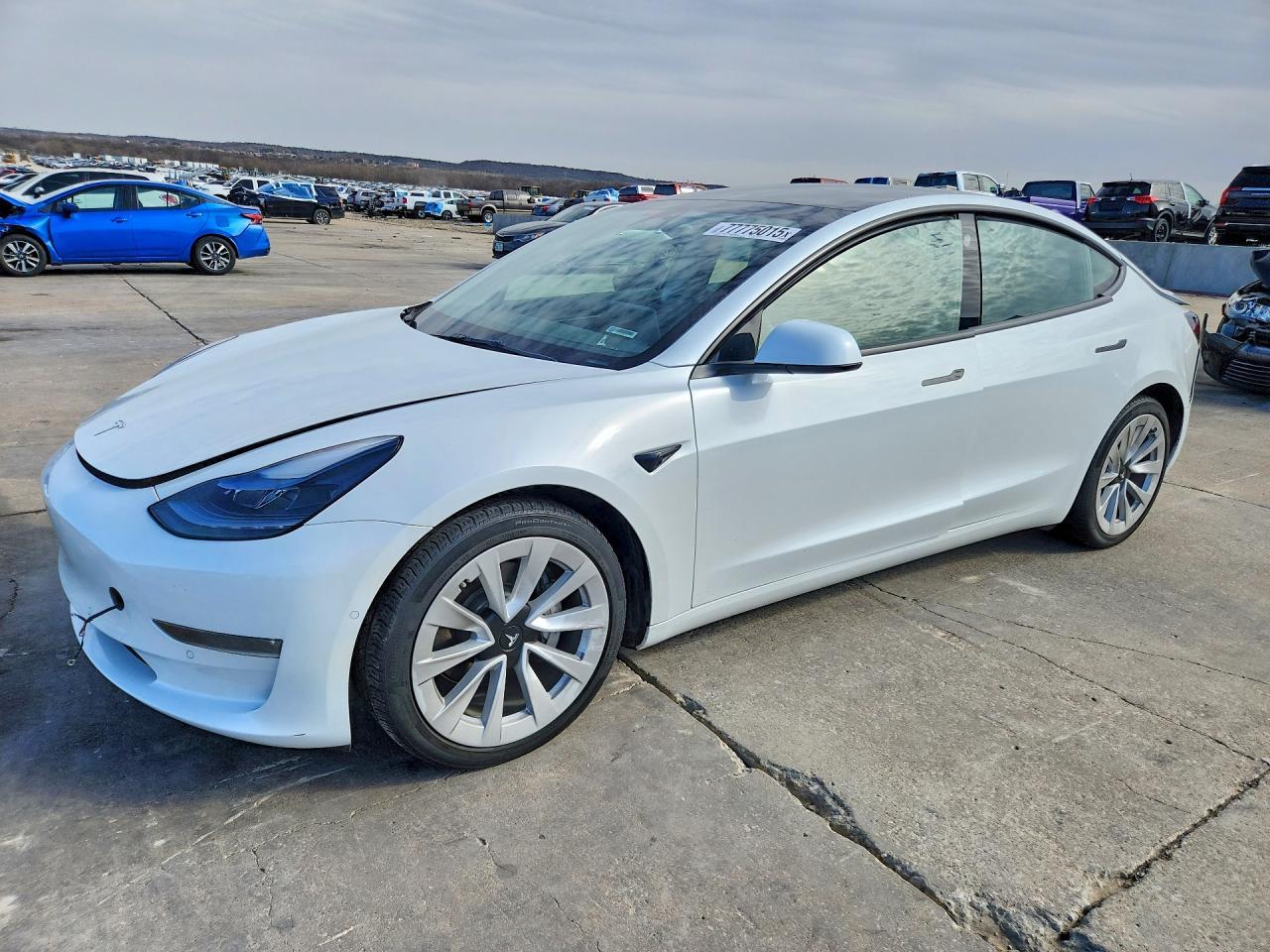 2022 Tesla Model 3 - zdjęcie główne