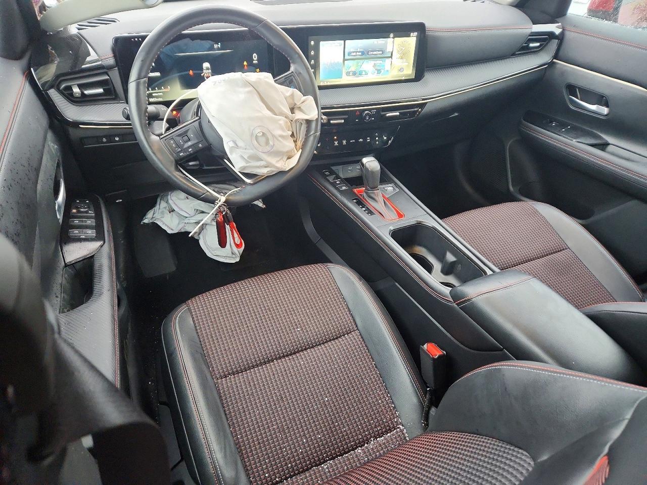 2025 Nissan Kicks Sr - zdjęcie 8