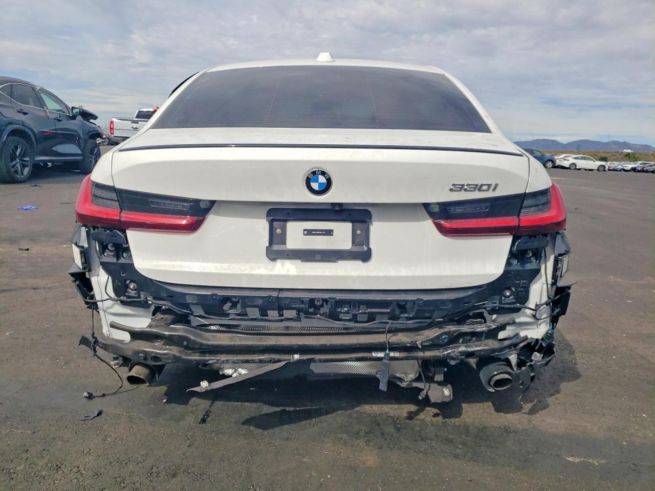 2025 BMW 330I - zdjęcie 6