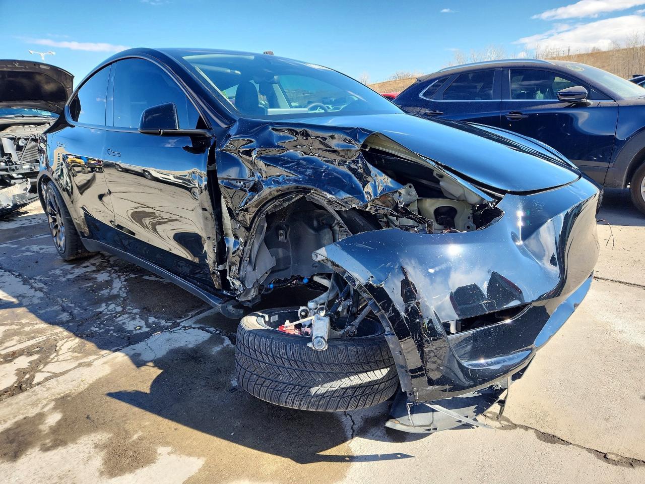 2025 Tesla Model Y - zdjęcie 4