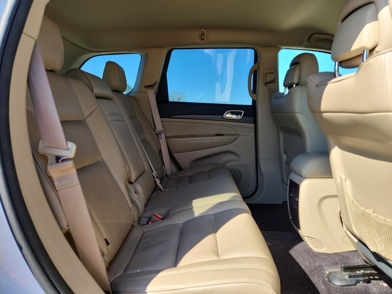 2016 Jeep Grand Cherokee Laredo - zdjęcie 11