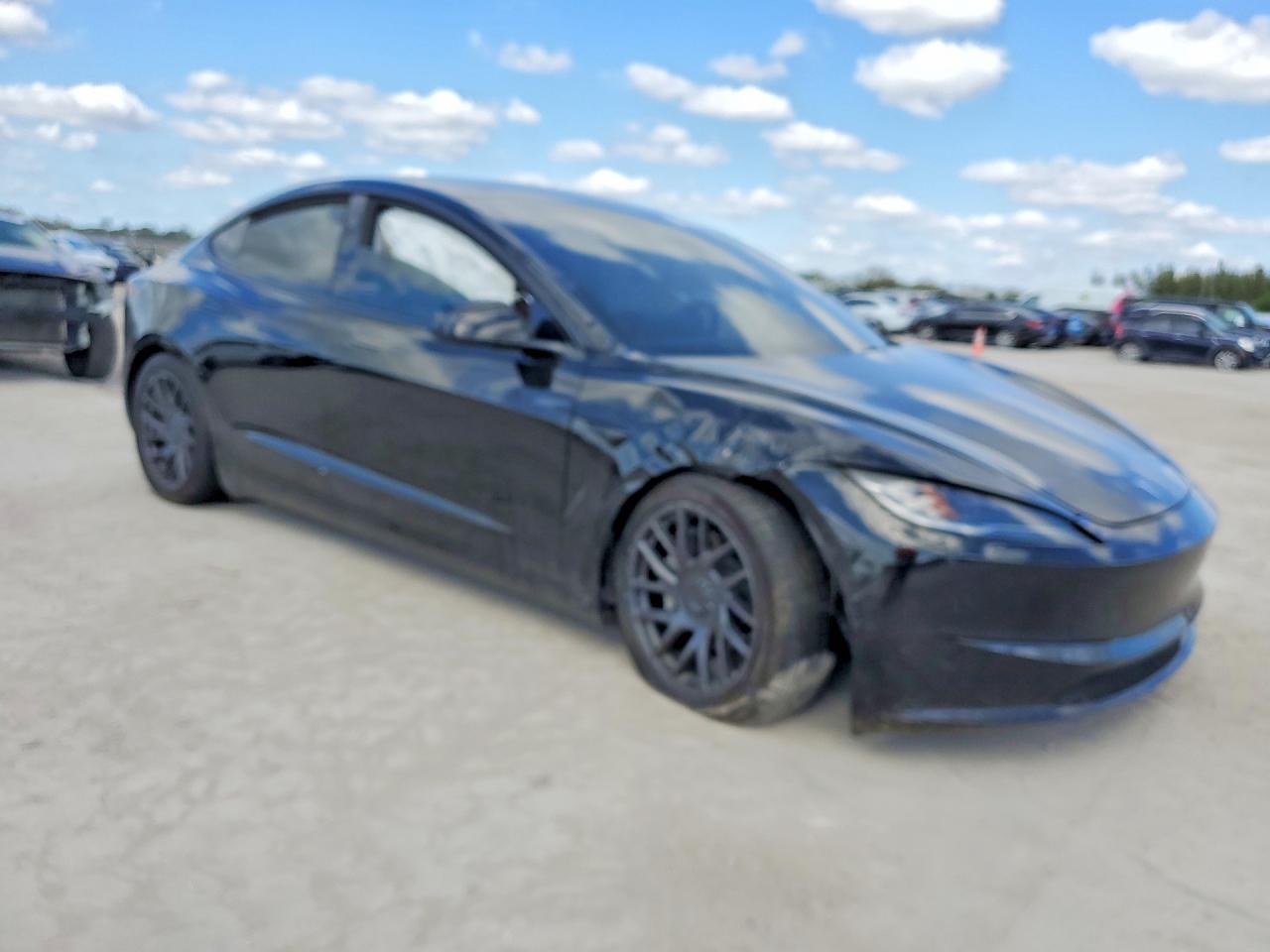 2024 Tesla Model 3 - zdjęcie 4
