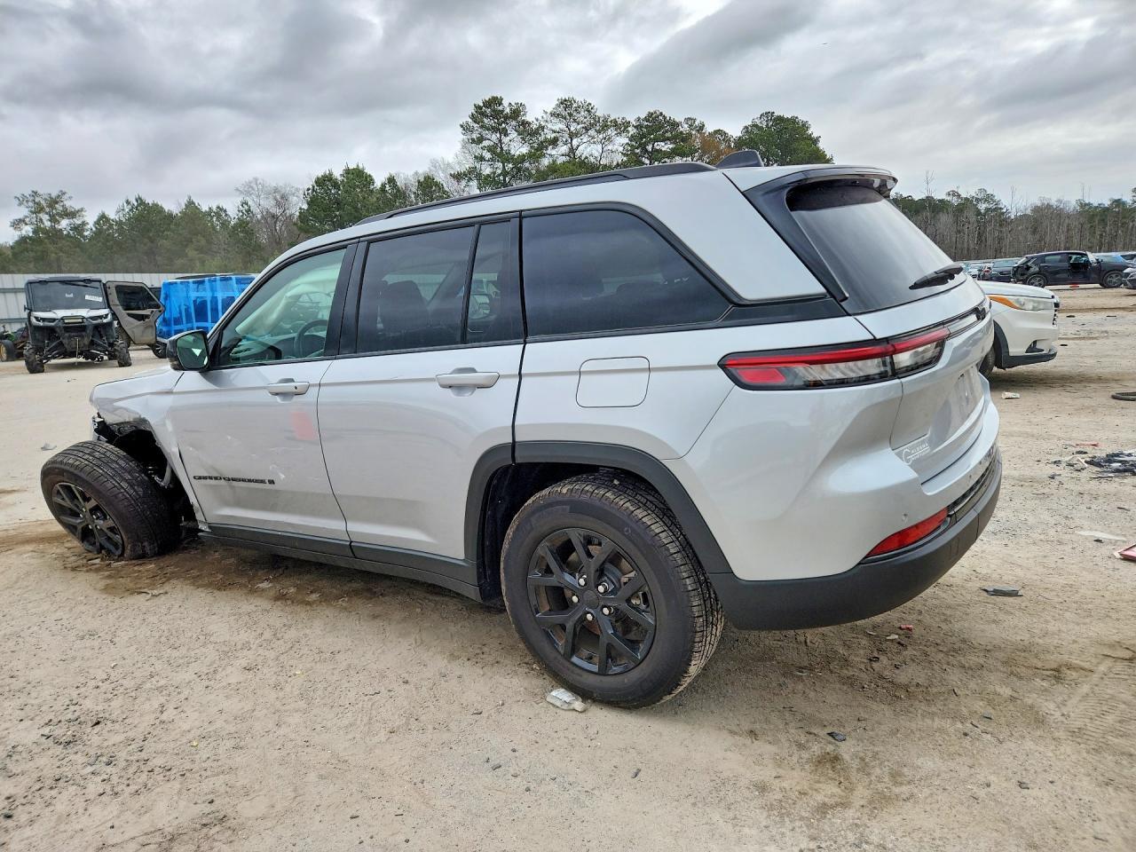 2025 Jeep Grand Cherokee Laredo - zdjęcie 2