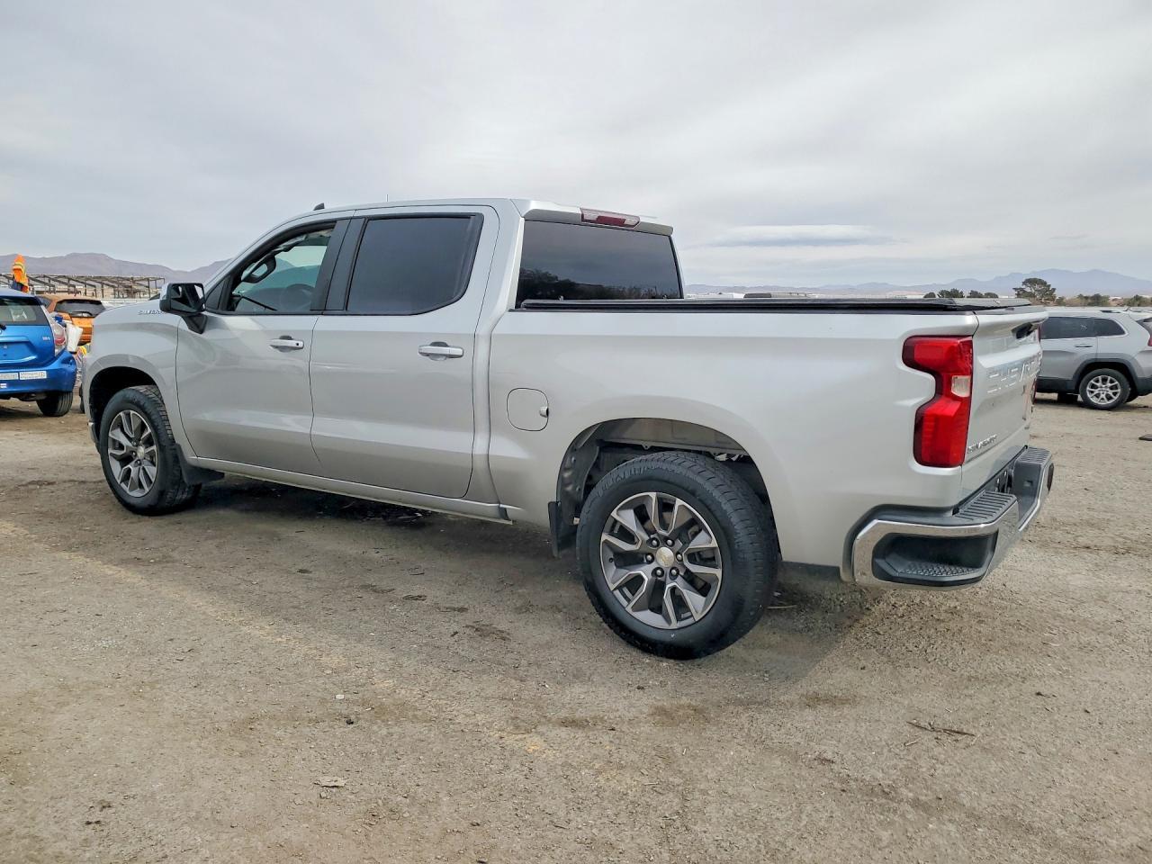 2020 Chevrolet Silverado K1500 Lt - zdjęcie 2