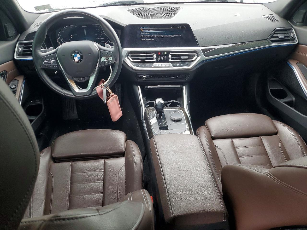 2021 BMW 330Xe - zdjęcie 8