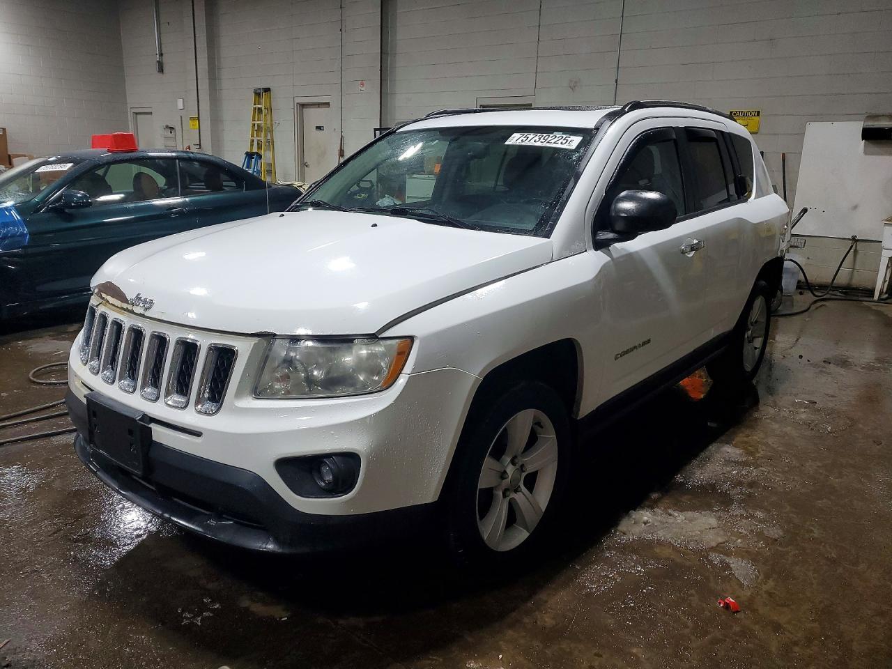 2013 Jeep Compass Latitude - zdjęcie główne