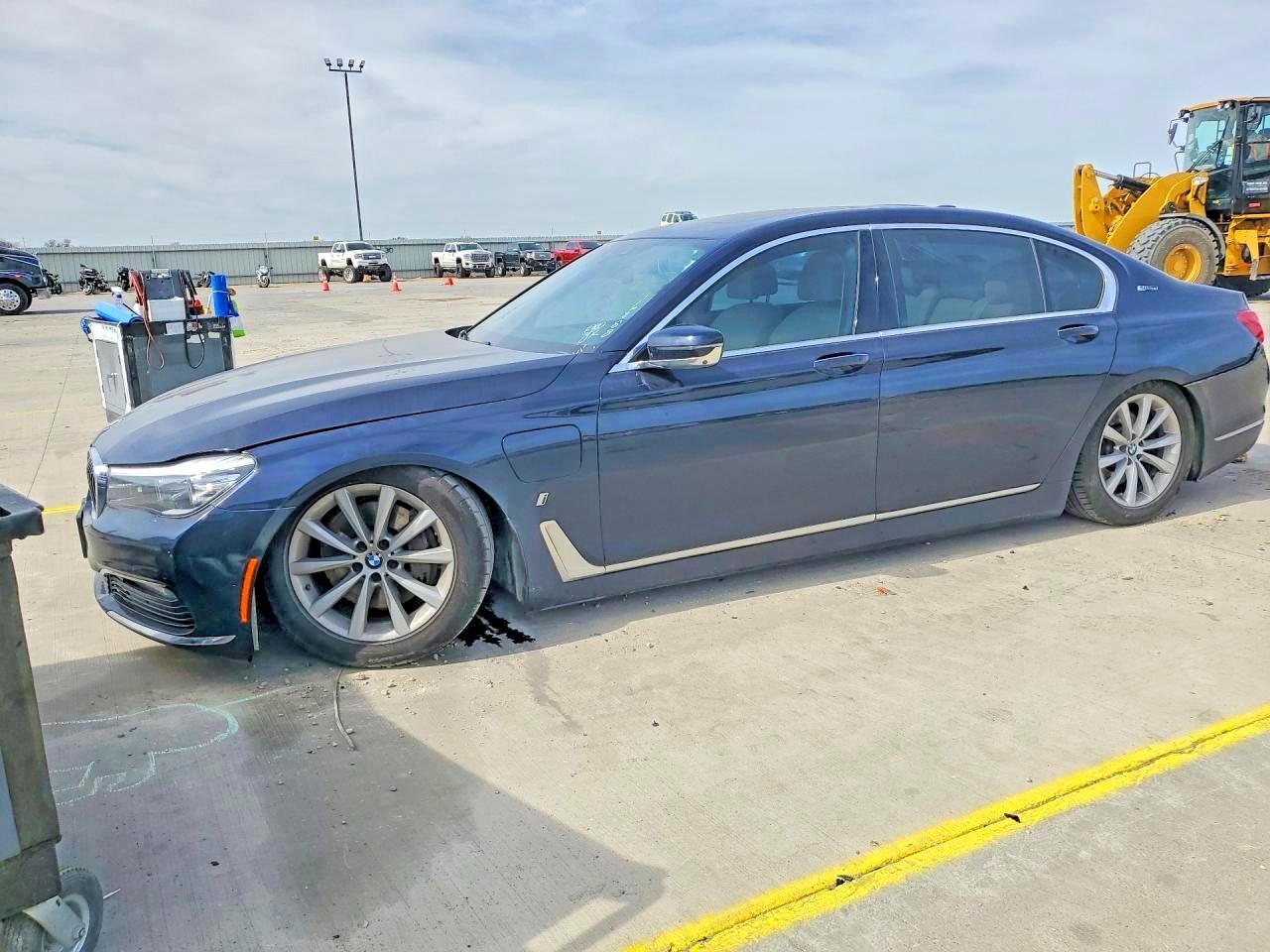 2018 BMW 740 Xe - zdjęcie główne