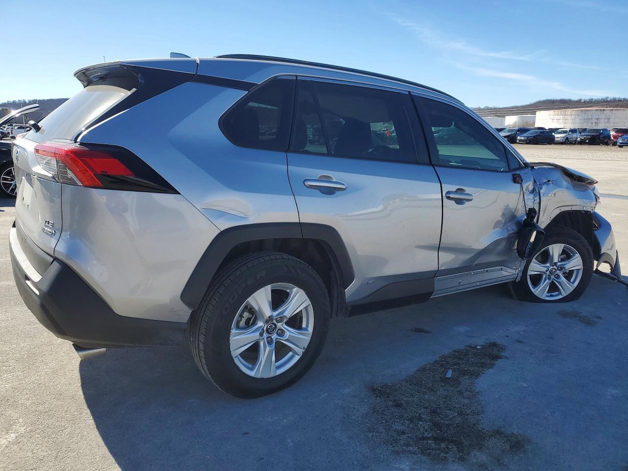 2021 Toyota Rav4 Xle - zdjęcie 3