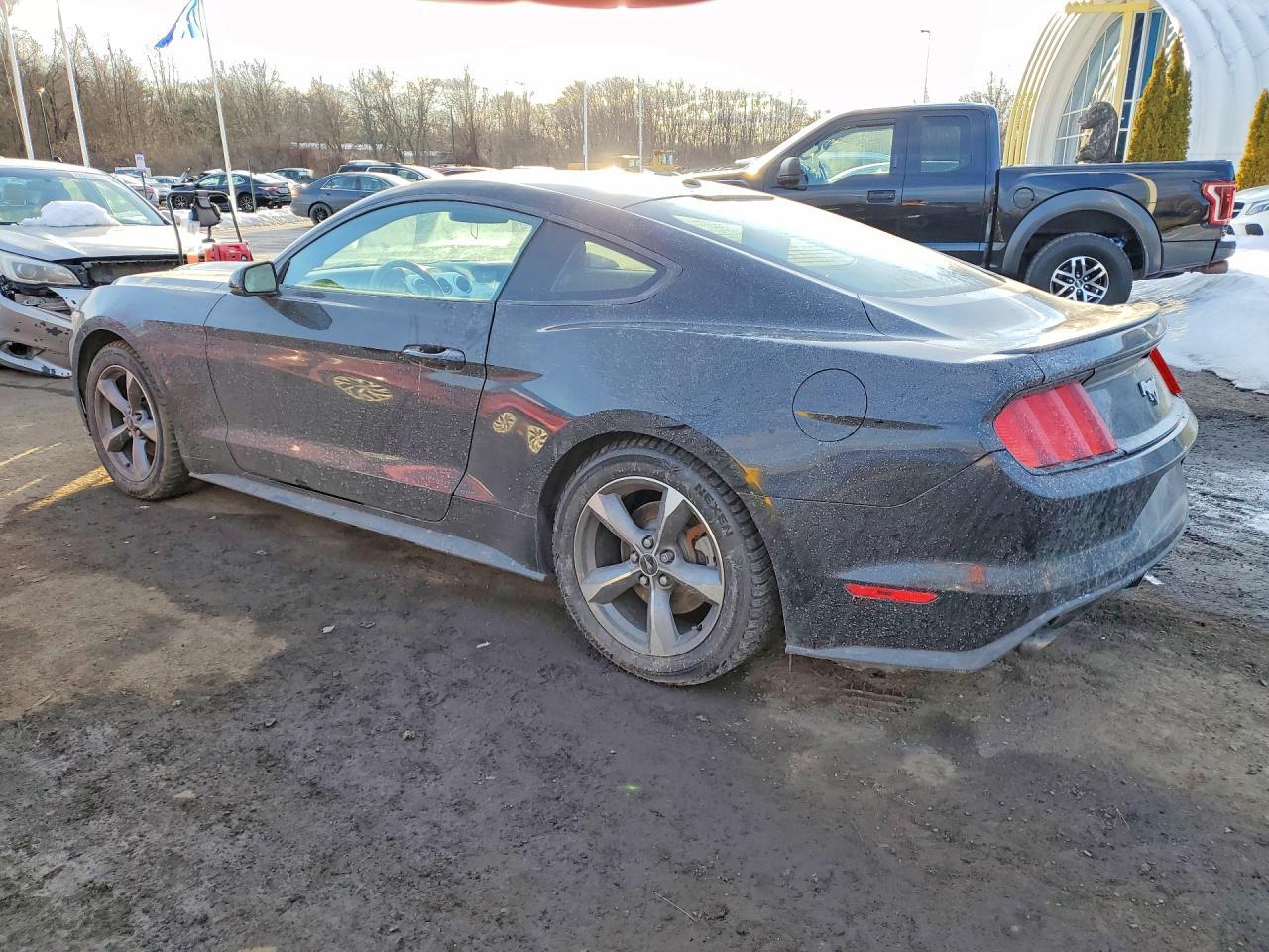 2016 Ford Mustang - zdjęcie 2