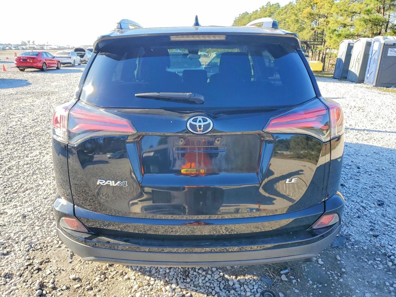2018 Toyota Rav4 Le - zdjęcie 6