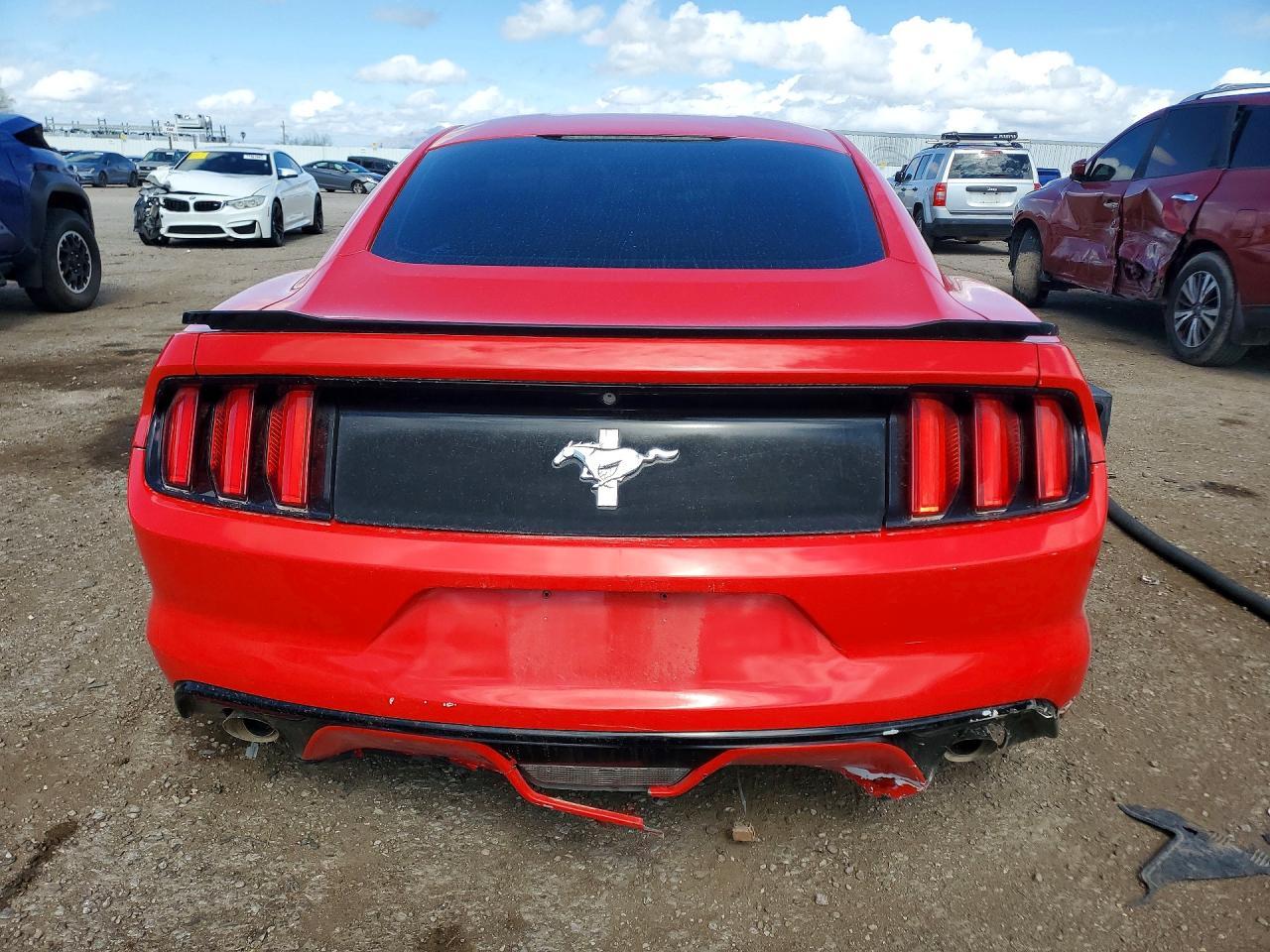 2015 Ford Mustang - zdjęcie 6
