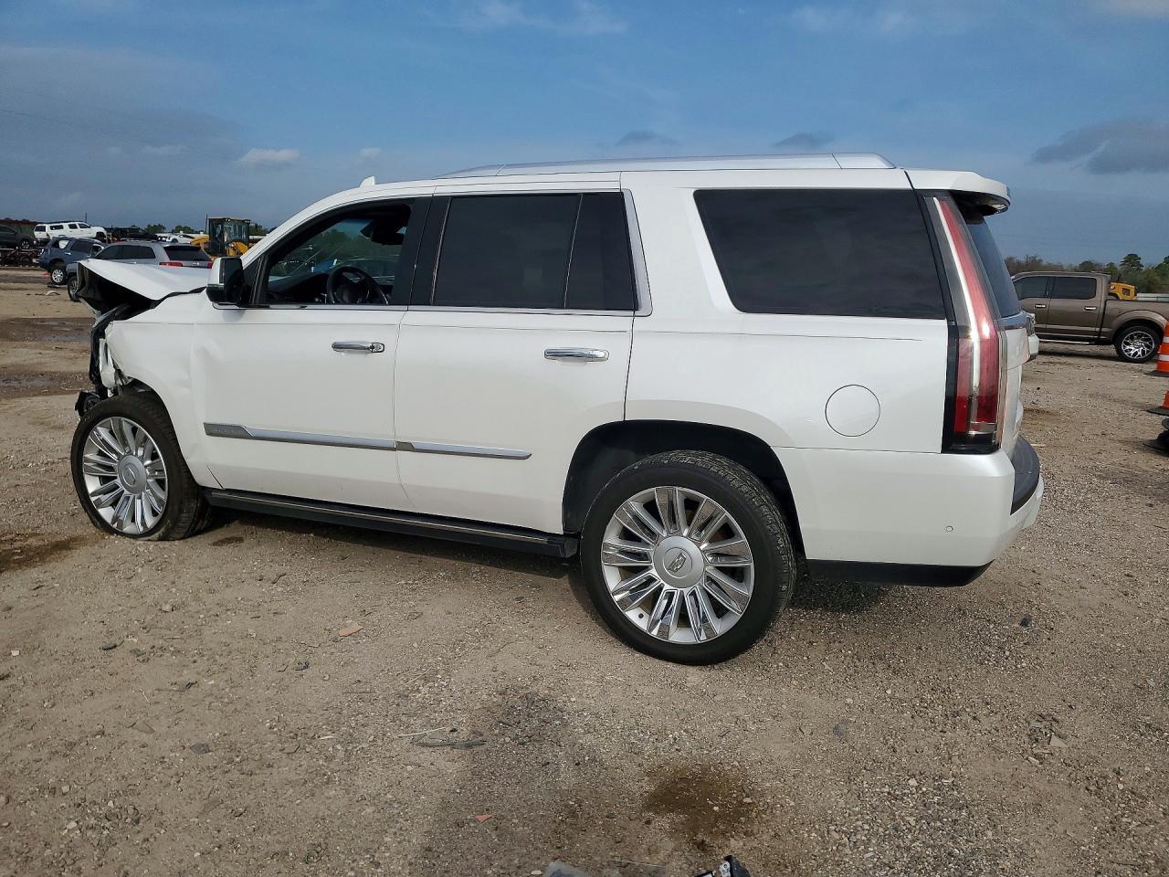 2019 Cadillac Escalade Platinum - zdjęcie 2