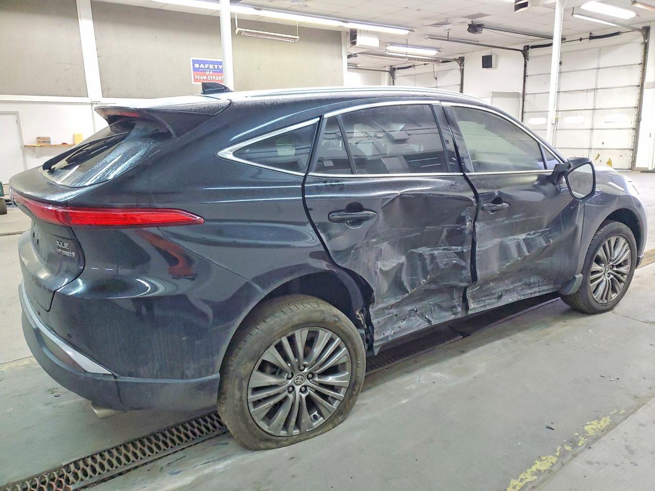 2021 Toyota Venza Le - zdjęcie 3