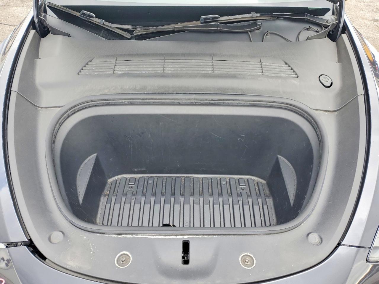 2024 Tesla Model Y - zdjęcie 12