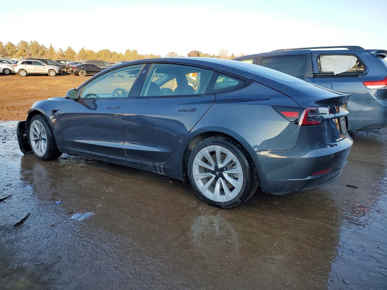 2021 Tesla Model 3 - zdjęcie 2