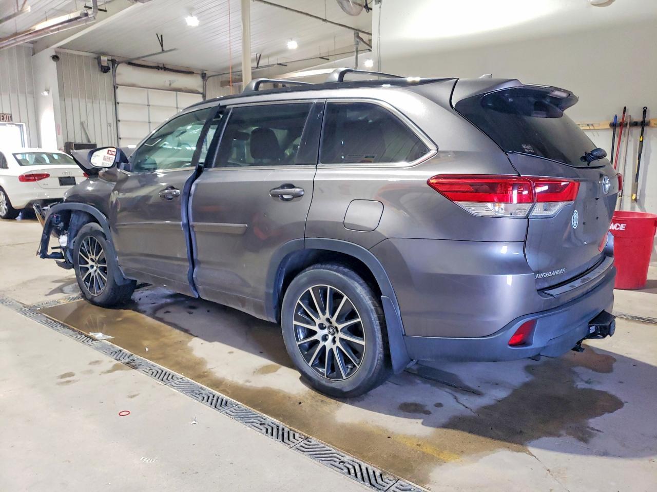 2017 Toyota Highlander Se - zdjęcie 2